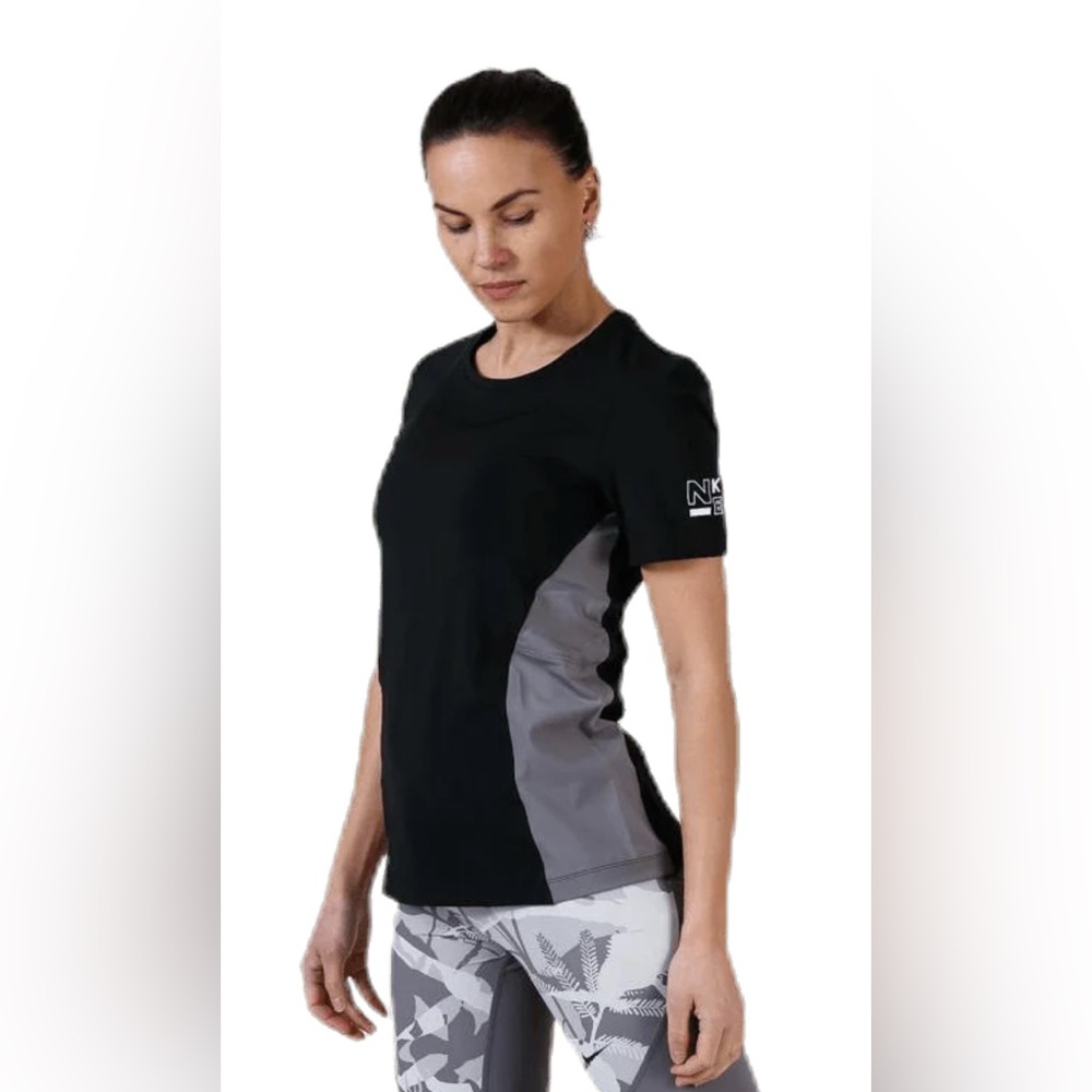Nike Pro Training Slim Fit Women’s Top Black Gray Size Medium Dri-Fit Shirt Logo